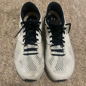 ON Cloud X sneakers. Good used condition. Size 8!